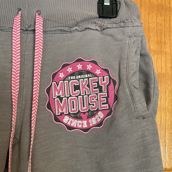 Disney cropped / capri length sweatpants.  Womens size XS.  good used condition - Picture 2 of 5